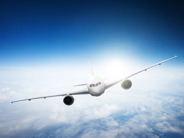 Gökyüzünde uçan bir uçak — Stok fotoğraf
