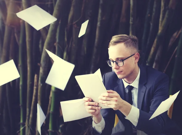 Businessman looking at failed documents — Stock Photo, Image