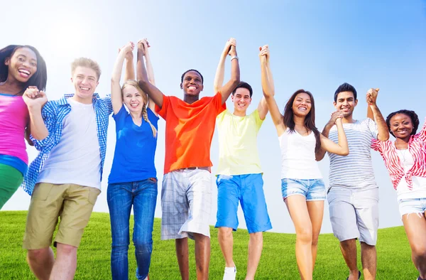 Grupo de Amigos Ganando el Concepto de Victoria — Foto de Stock