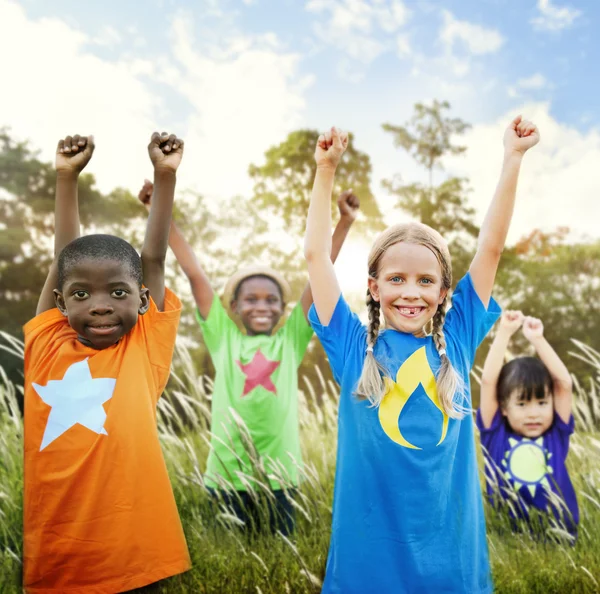 Kinderen speelse vriendschap Concept — Stockfoto