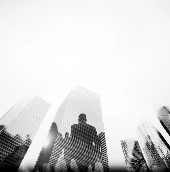 Silhouetten van zakenmensen die lopen — Stockfoto