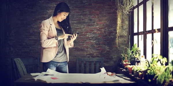 Businesswoman working in office — Stock Photo, Image