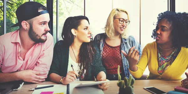 College students brainstorming in classroom — Stock Photo, Image