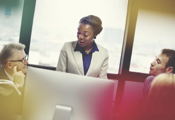 Gente de negocios teniendo discusión corporativa — Foto de Stock