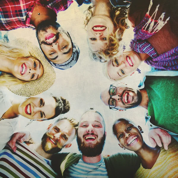 Conceito de diversão para amigos em férias — Fotografia de Stock