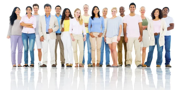 Gruppe von Diversity-Menschen, die zusammenstehen — Stockfoto