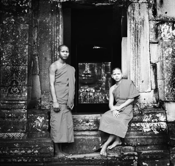 Monges Serenos em Angkor Wat — Fotografia de Stock