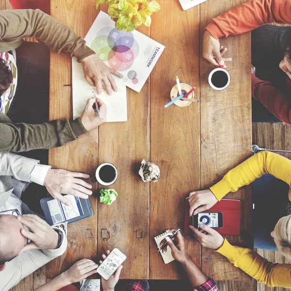 Diseñadores multiétnicos Lluvia de ideas — Foto de Stock