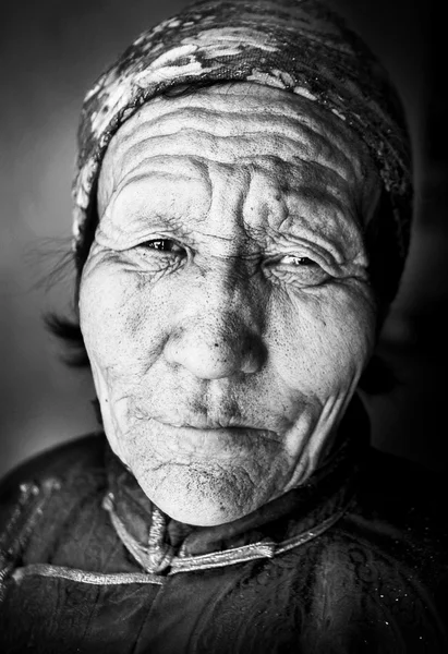 Mongolian Woman and dress — Stock Photo, Image