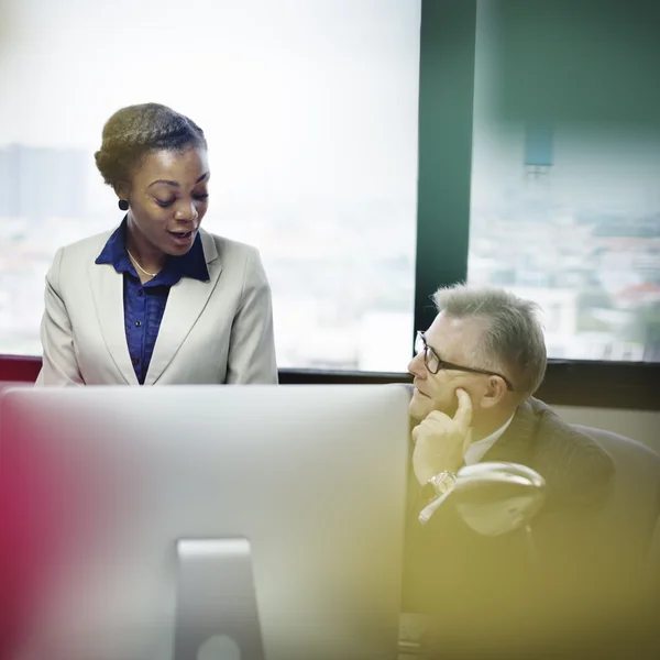 Affärsmän corporate diskussion — Stockfoto