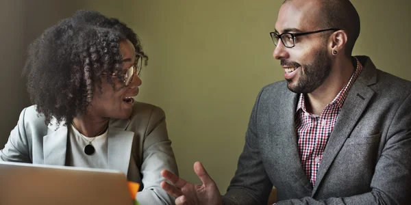 Zakelijke partners samen te werken in office — Stockfoto