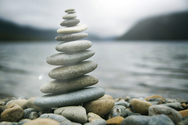 Дзен-балансировка гальки
