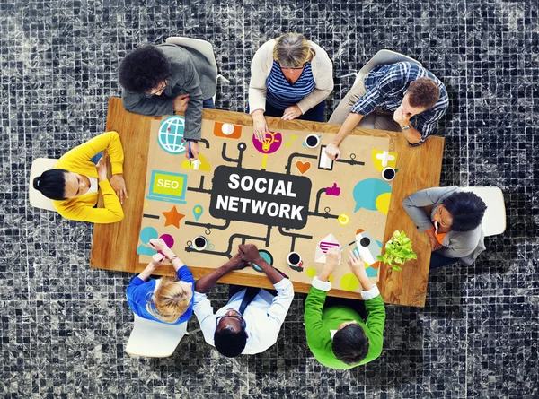 Gruppo di persone d'affari e social network — Foto Stock