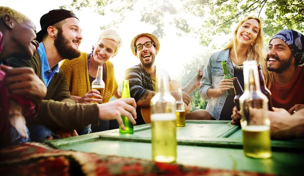 Friends enjoying time together at outdoors — Stock Photo, Image