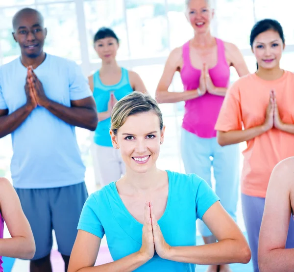 Conceito de Yoga de pessoas — Fotografia de Stock