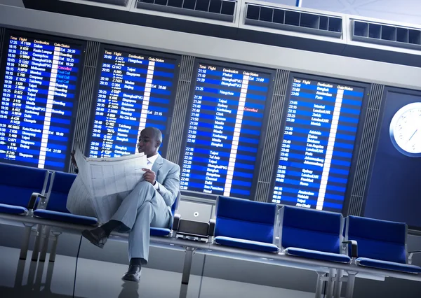 Empresário esperando no Aeroporto — Fotografia de Stock