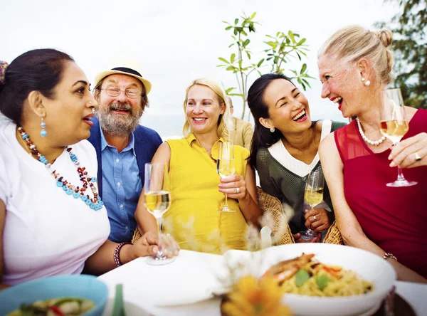 Friends hanging out on party at rooftop restaurant — Stock Photo, Image