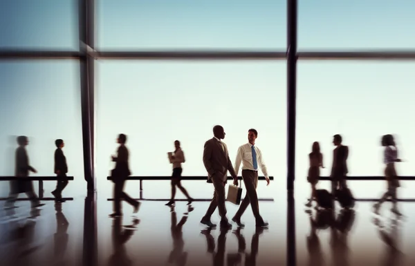 Silhouettes of Business People Walking — Stock Photo, Image