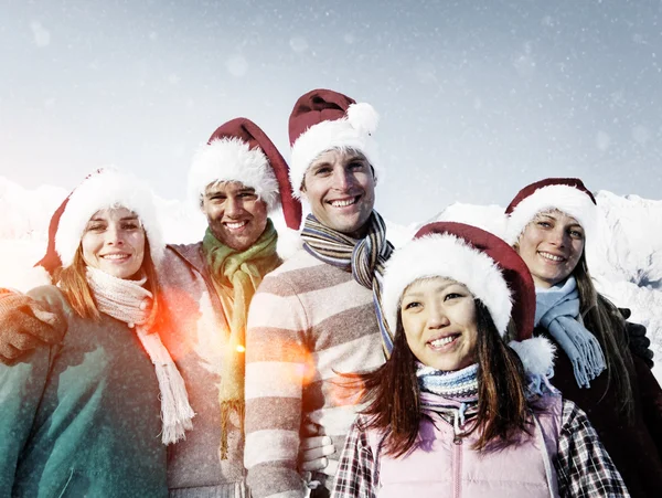 Group of friends in snow — Stock Photo, Image