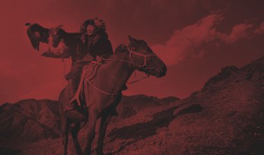 Moğol adam eğitimli kartal