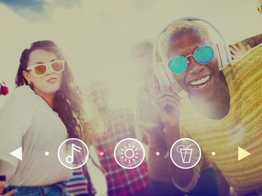 Gençler arkadaşlar Kumsal Partisi