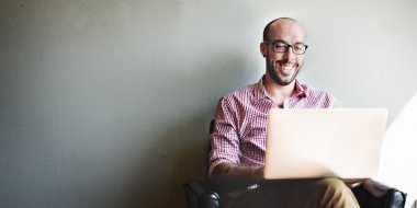 İşadamı dijital aygıt