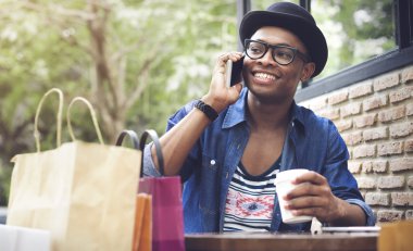 Telefonda Konuşan Adam