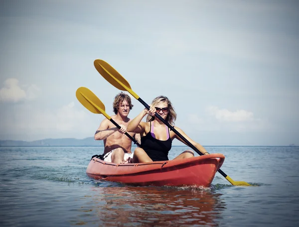 Couple Kayak, Aventure Bonheur Concept — Photo