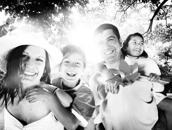 Familia Vacaciones juguetonas — Foto de Stock