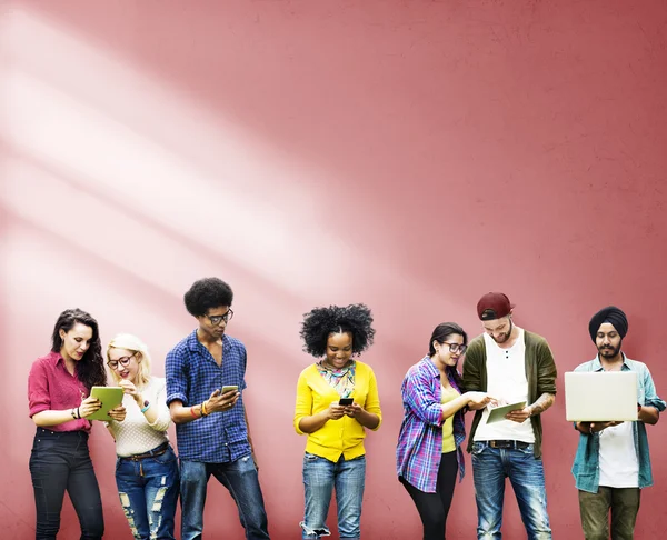 Diverso grupo de estudiantes — Foto de Stock