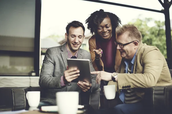 Zakelijke Teamdiscussie in café — Stockfoto