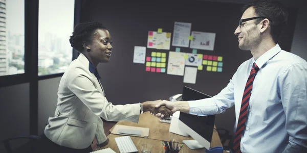 Empresários e Handshake — Fotografia de Stock