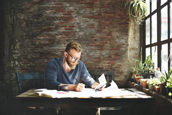 Homem que trabalha no WorkspaceConcept — Fotografia de Stock