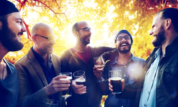 Friends hanging out at outdoors party — Stock Photo, Image