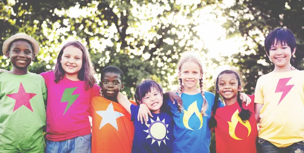 Vinculación de amistad infantil —  Fotos de Stock