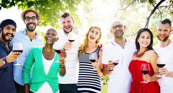 Amigos Pasando el rato y fiesta — Foto de Stock