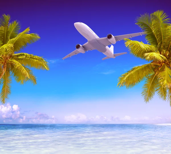 Airplane Flying Over Tropical Beach Concept — Stock Photo, Image