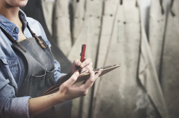 Mujer Trabajo artesanal — Foto de Stock