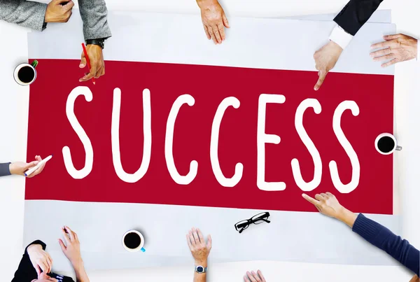 Ludzie biznesu, wskazując na sukces — Zdjęcie stockowe
