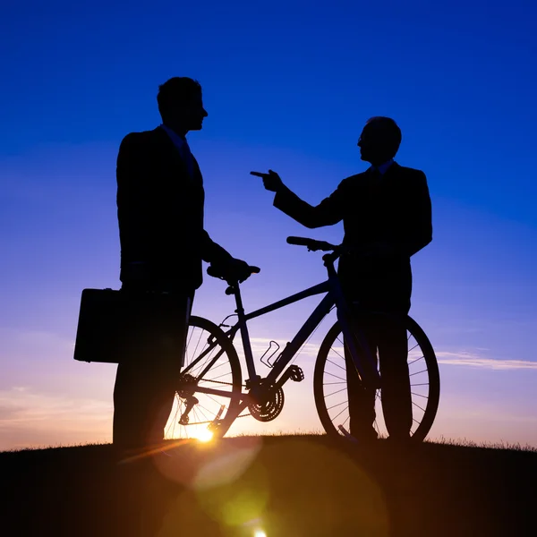 Silhouette di Business People con bicicletta — Foto Stock