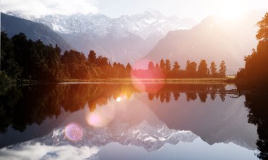 Dağlar Milford Yeni Zelanda,