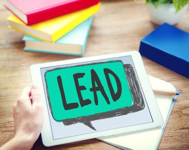 Tablet ve liderlik kavramı kullanan adam