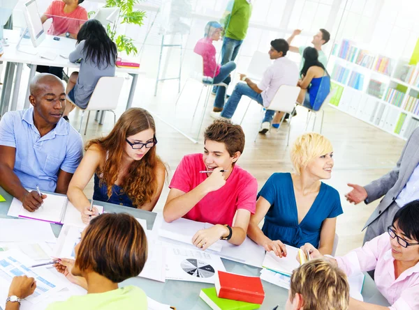 Diversidad amigos juntos — Foto de Stock