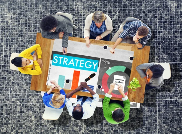 Mensen uit het bedrijfsleven tijdens bijeenkomst en strategie Concept — Stockfoto