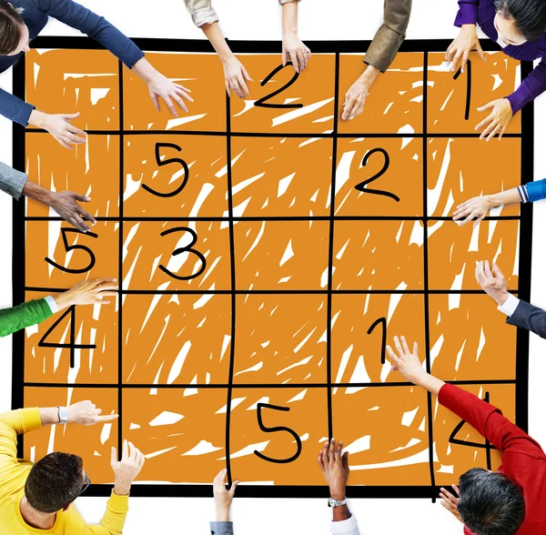 Les gens d'affaires avec Sudoku Concept — Photo