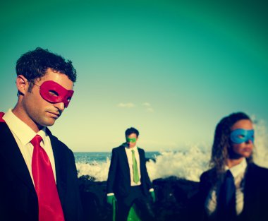 iş süper kahramanlar sahilde 