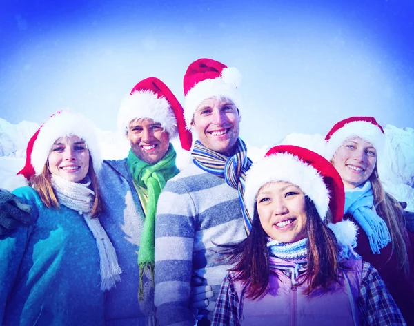 Friends having fun in snow — Stock Photo, Image