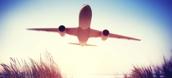 Avión volando en el cielo —  Fotos de Stock