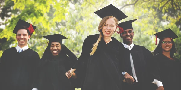 Grupo de estudiantes de graduados — Foto de Stock