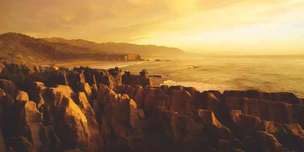 Rock Mountains near the ocean — Stock fotografie